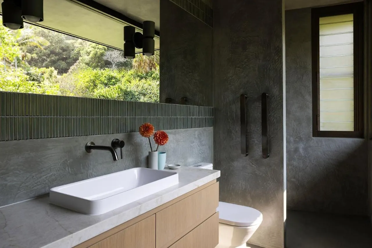 Moonrise - 4 Bedroom Designer Home Above Wategos Beach Byron Bay Australia