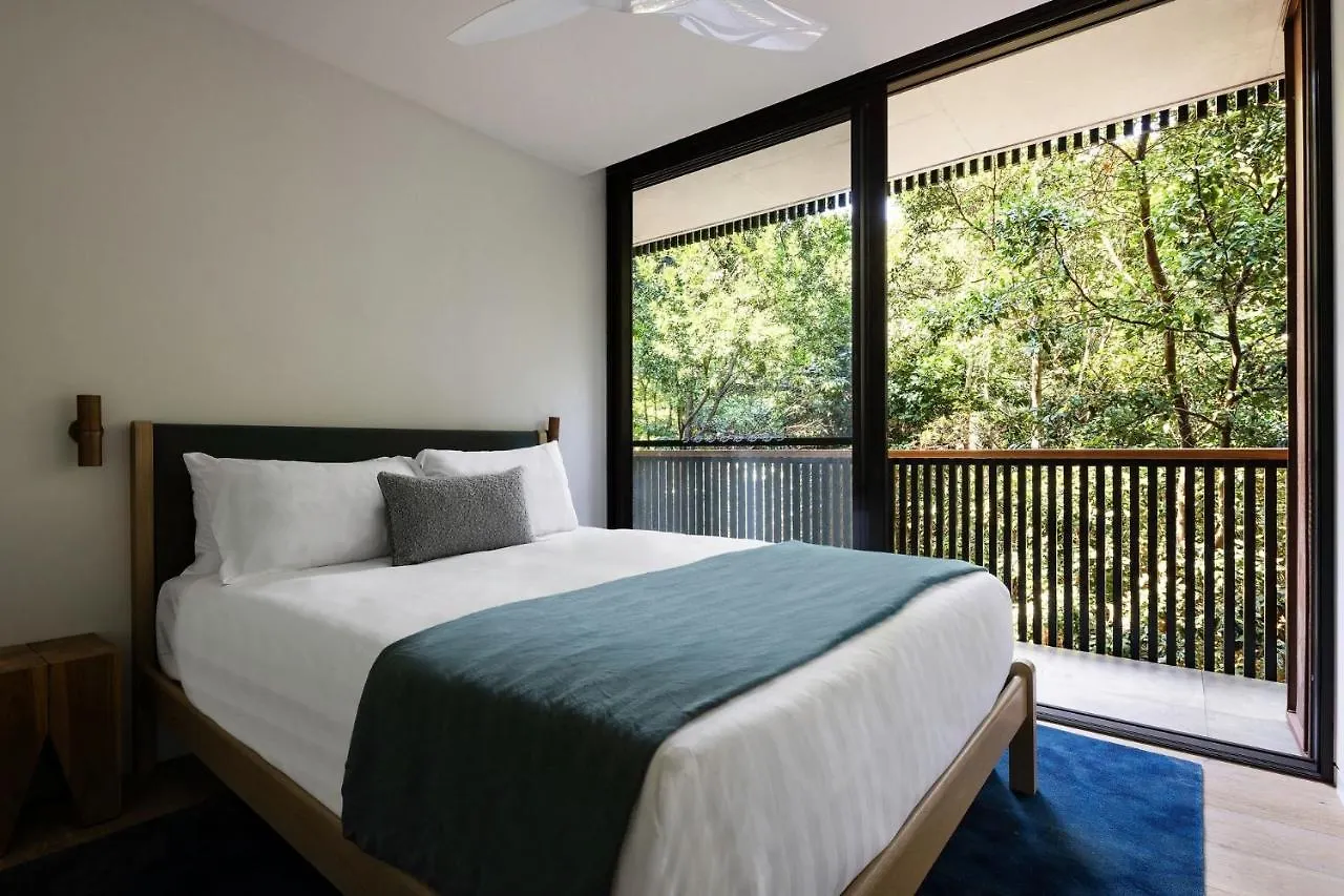 Moonrise - 4 Bedroom Designer Home Above Wategos Beach Byron Bay